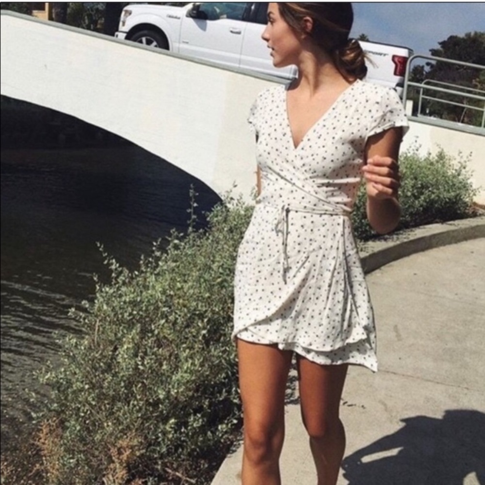 Brandy Melville Robbie Wrap dress